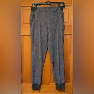 LuLulemon Gray/Black Women’s joggers Sz 6 Comfortable thin breathable Excellent